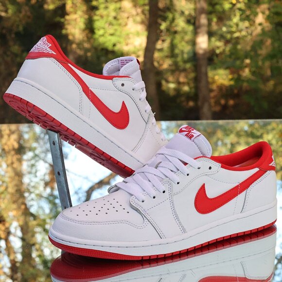 Jordan 1 Retro Low OG University Red - Picture 2 of 13